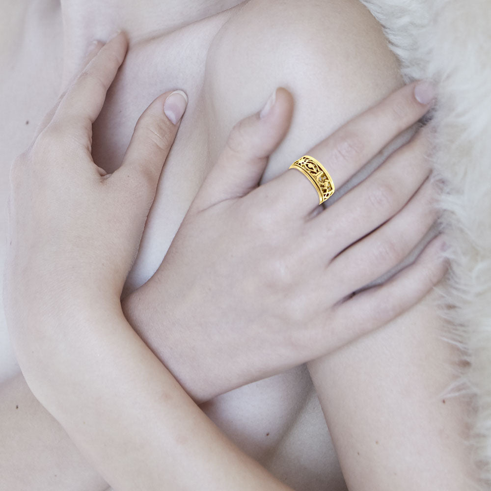 Uncovering the Natural Sense of Masonry in 14K Yellow Gold Spinner Ring GRI1616