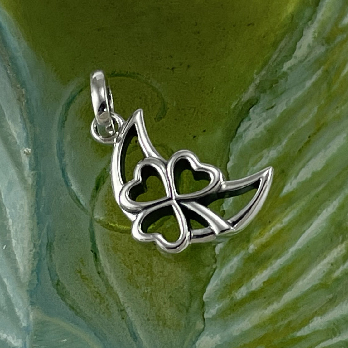 The Shamrock in Crescent Moon Silver Pendant TPD5268